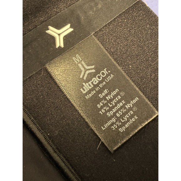 Ultracor Camo Ankle Crop Leggings Women Size Medium Gray Active Stripe USA Eco - Picture 7 of 8